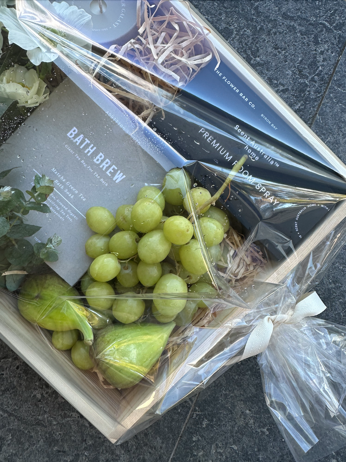 THE GIFT BOX